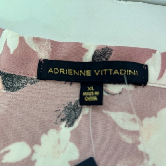NWOT Adrienne Vittadini Floral Mauve Top With Lace Short Sleeves - Picture 4 of 5